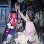 Siam donne à manger à Neeke