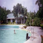 On a payé pour utiliser la piscine d'un hôtel