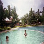 On a payé pour utiliser la piscine d'un hôtel