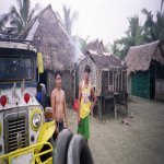 Notre chauffeur et un ouvrier de la fabrique de sel