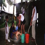 Ma fille Siam prend son bain