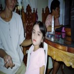 Les gays coiffent et maquillent tout le monde