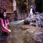 Babeth en train de se baigner