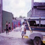 On vient rendre des bouteilles vides